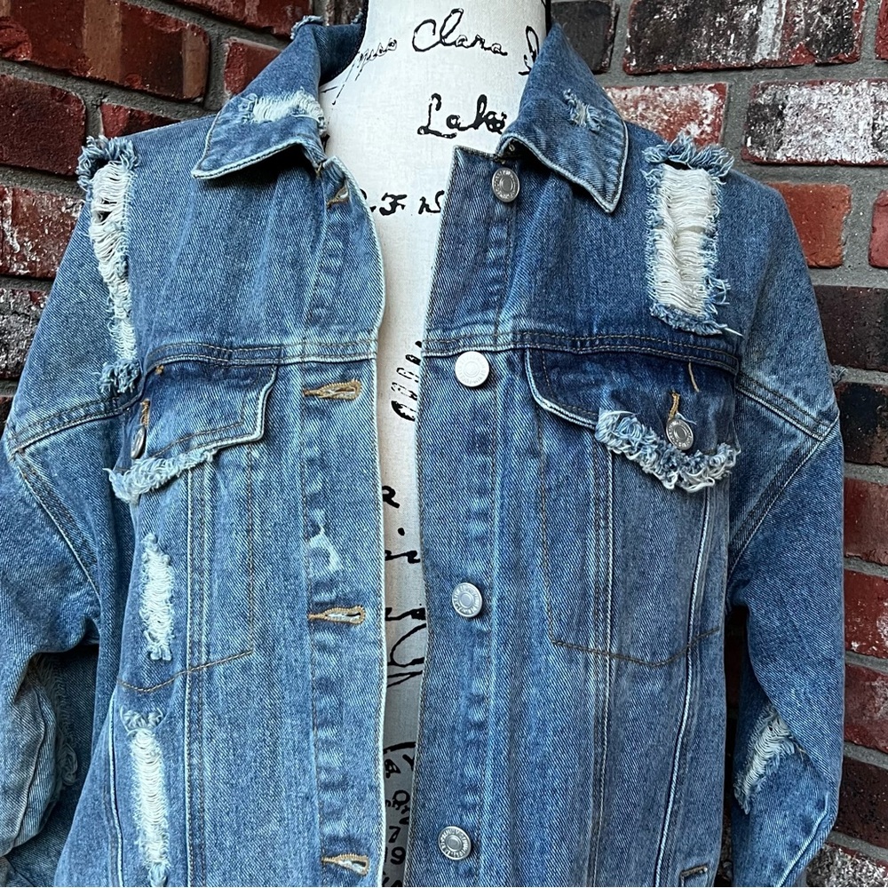 FOREVER 21 DISTRESSED JEAN JACKET SIZE SMALL - Picture 11 of 12